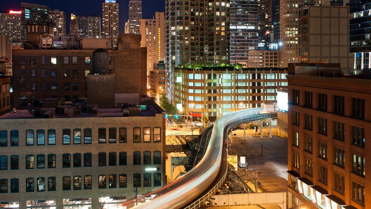 Image of a Chicago Transit Authority train travelling Chicago at night