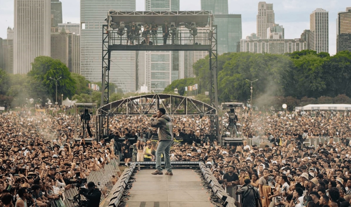 Photo of a music artist performing at last year's Sueños Music Festival in Grant Park, Chicago.