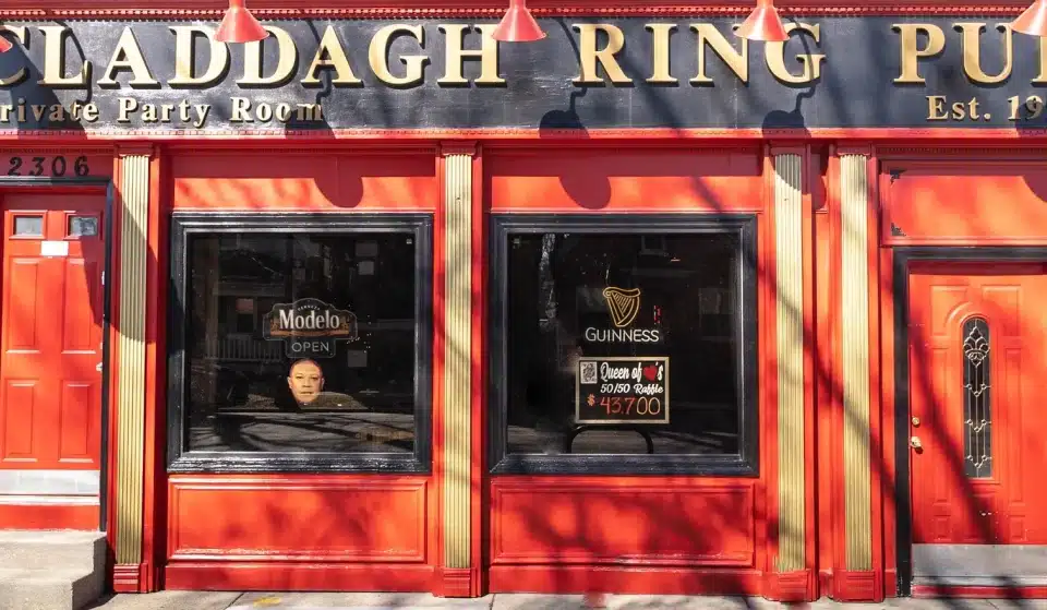 “Free pizza at halftime and 50% off your tab”: This legendary Chicago pub is giving Bears fans a massive Sunday discount