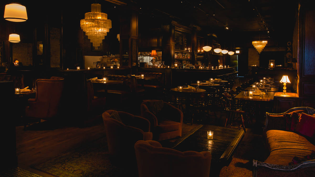 This famed Chicago steakhouse is closing this fall—but not forever