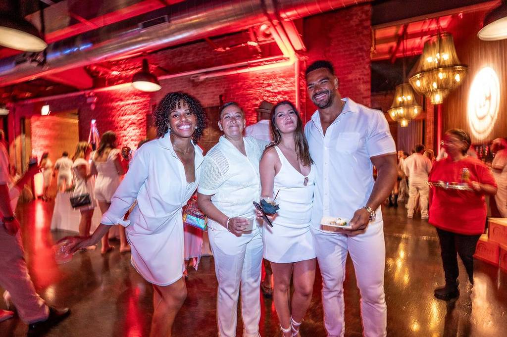 Invitados a la Fiesta Blanca de Chicago Fire