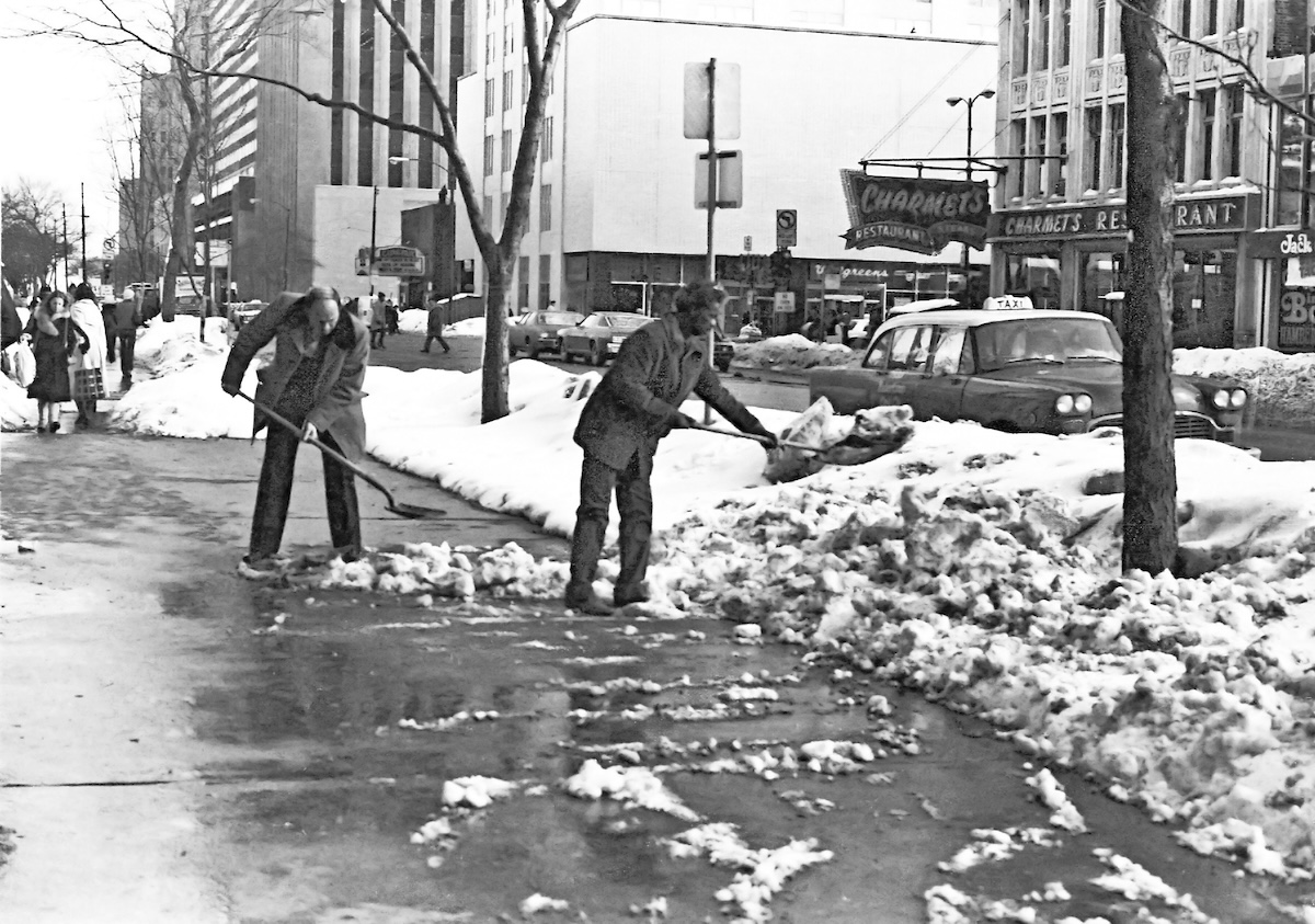 Chicago residents shoveling snow following the election day blizzard of 1979