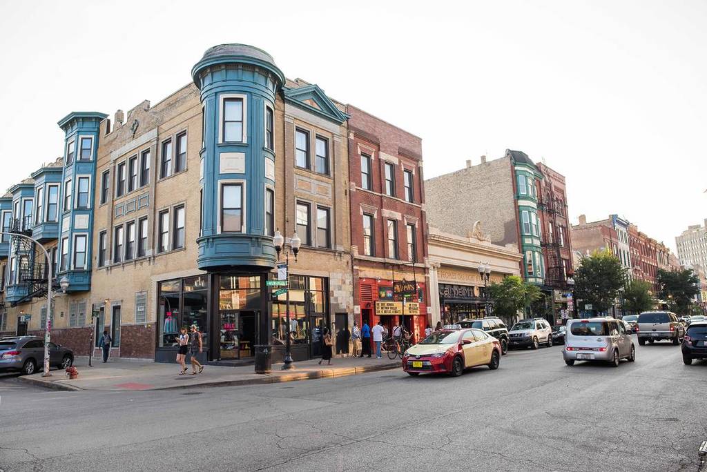 el corredor de Milwaukee Avenue en Wicker Park, Chicago