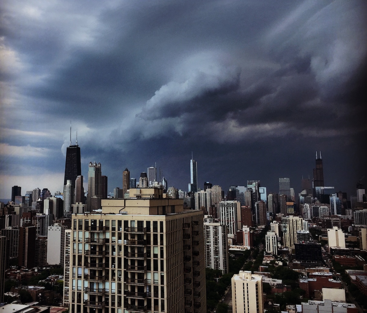 Severe storm moving into downtown Chicago