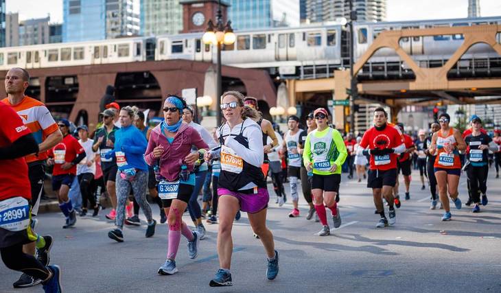 Conoce a tres inspiradores habitantes de Chicago que correrán en la Maratón de Chicago de 2026