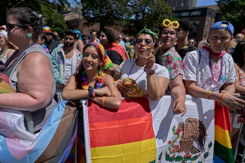 Chicago Pride crowd