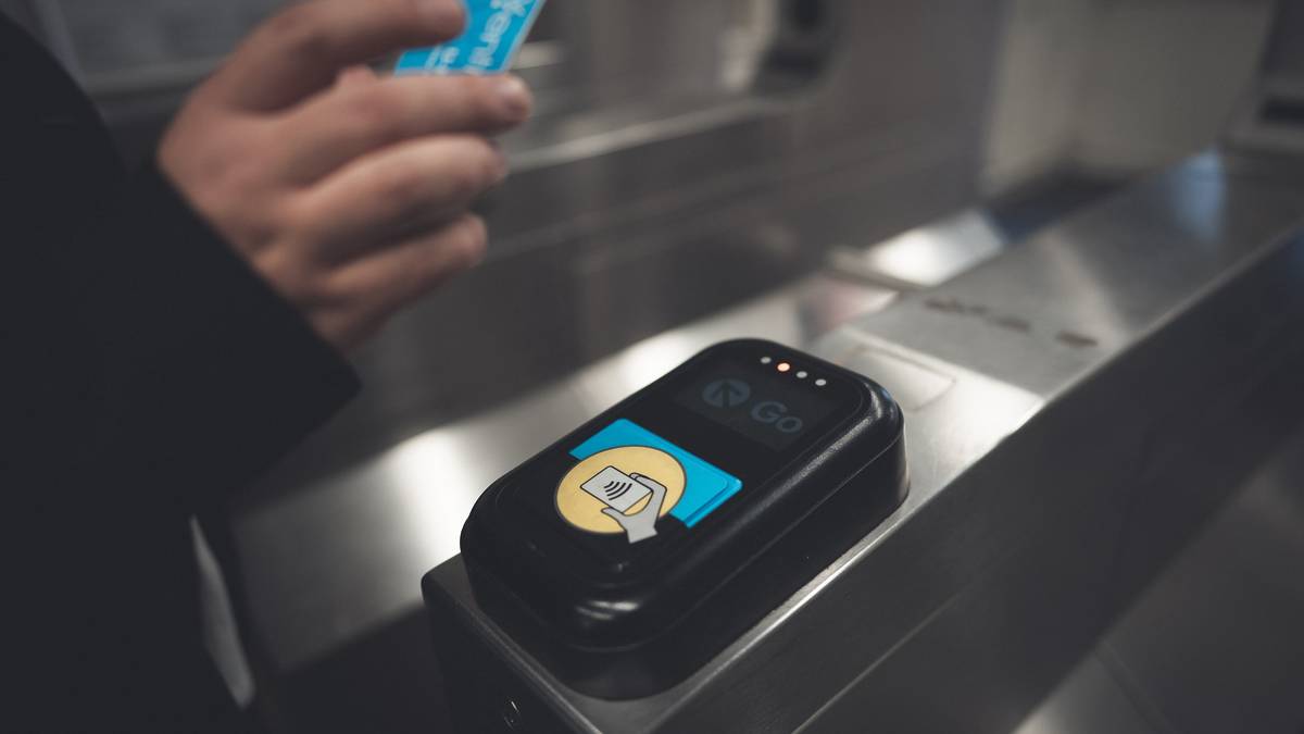 Scanning Ventra Card Chicago L Train