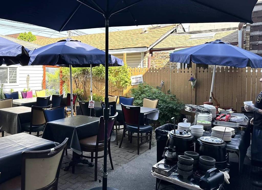 patio at Birrieria Zaragoza
