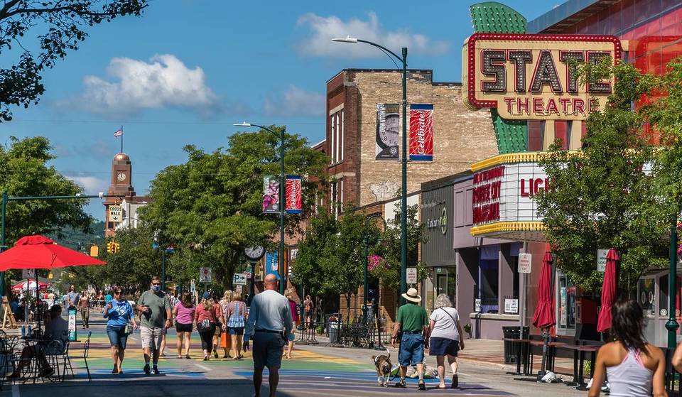 Este encantador pueblo de Michigan acaba de ser nombrado uno de los principales destinos turísticos, y es fácil ver por qué
