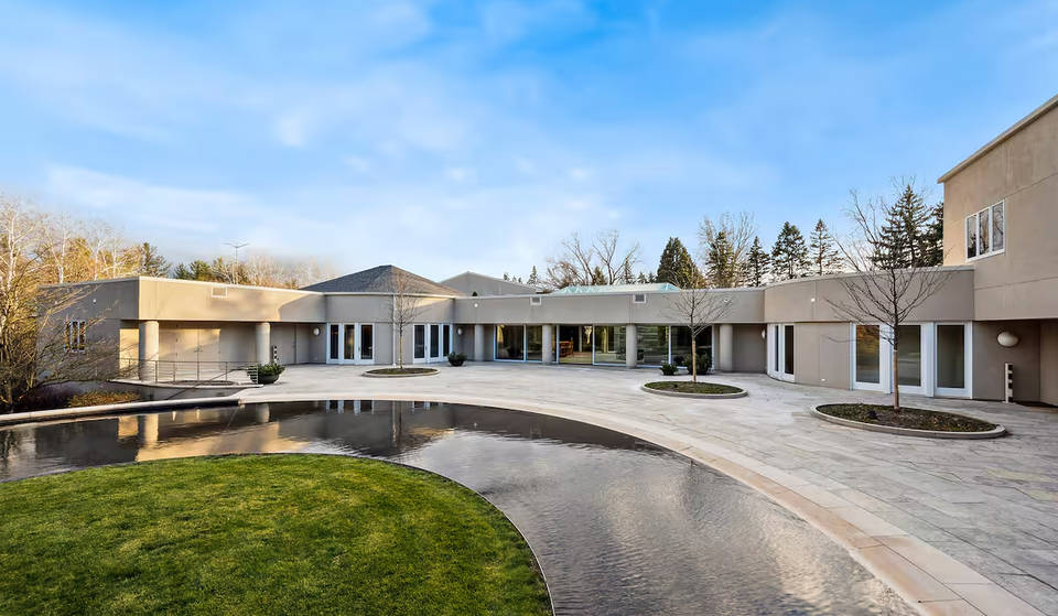 You Can Now Rent Michael Jordan’s Former Mansion on Airbnb—Here&#8217;s How Much It Costs
