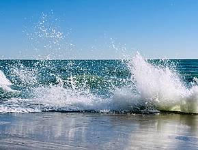 5 Foot Waves, Dangerous Currents Predicted At Chicago Beaches Monday