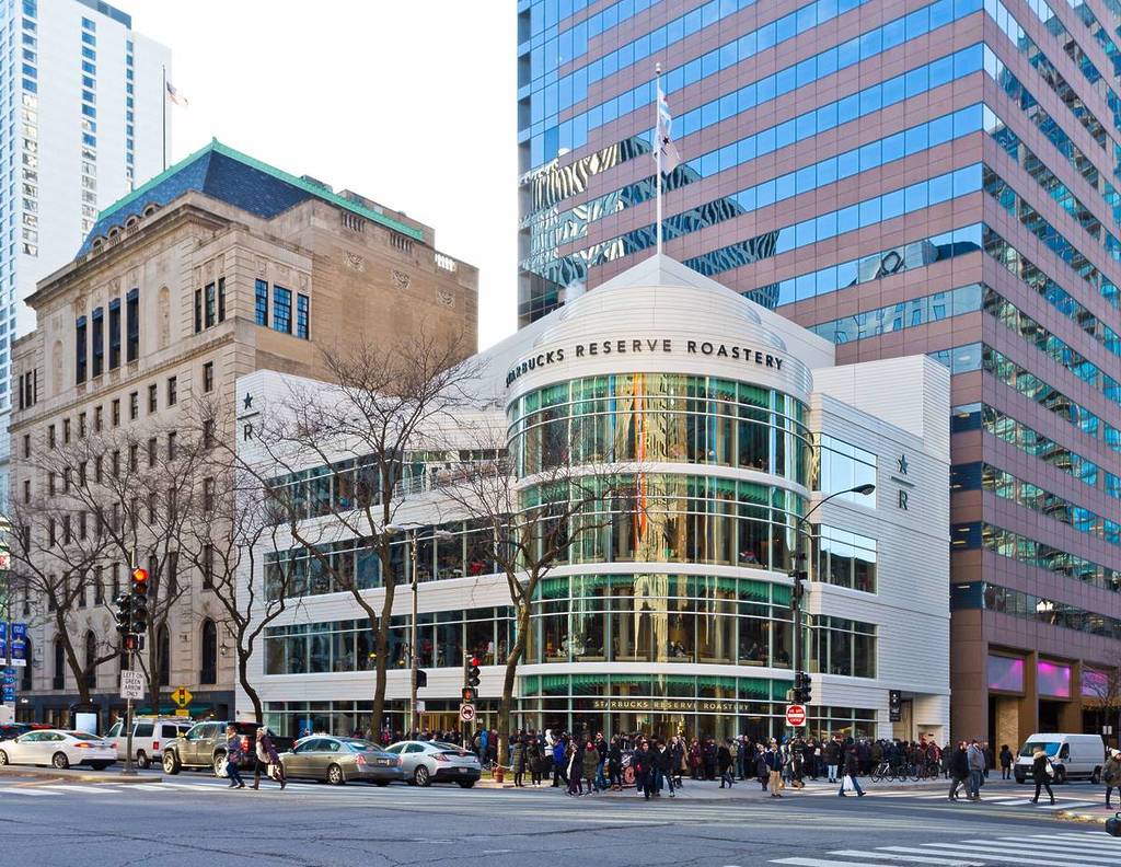 : El Starbucks Reserve Roastery ya está abierto en la Avenida Michigan de Chicago. Se trata del Starbucks más grande del mundo.