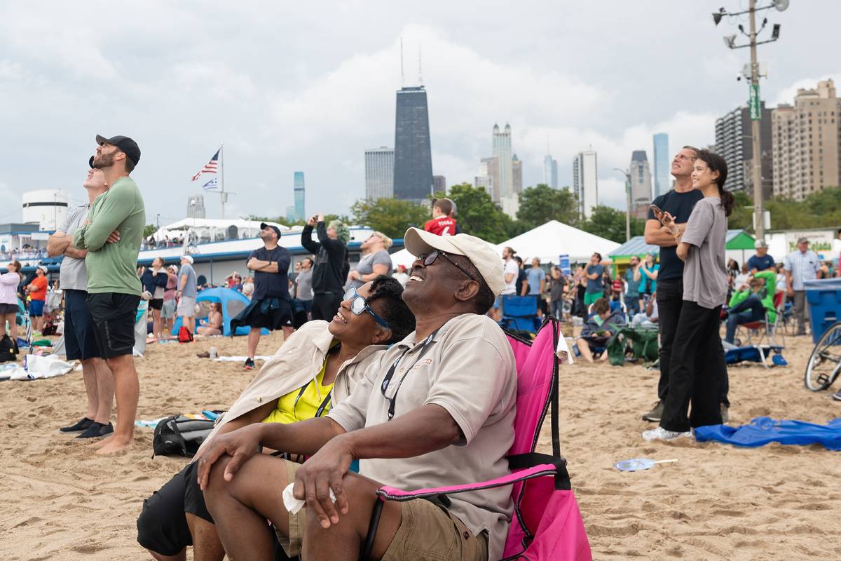 Chicago Air and Water Show spectators