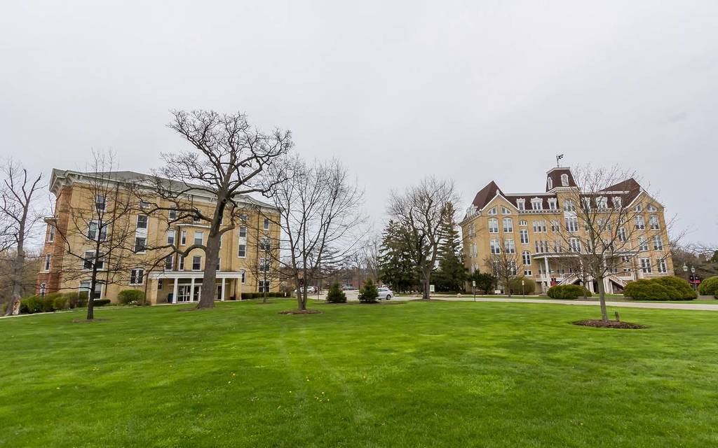 North Hall y Young Hall en Lake Forest College, en Lake Forest, Illinois, el 30 de abril de 2016 en LAKE FOREST, IL, Estados Unidos.