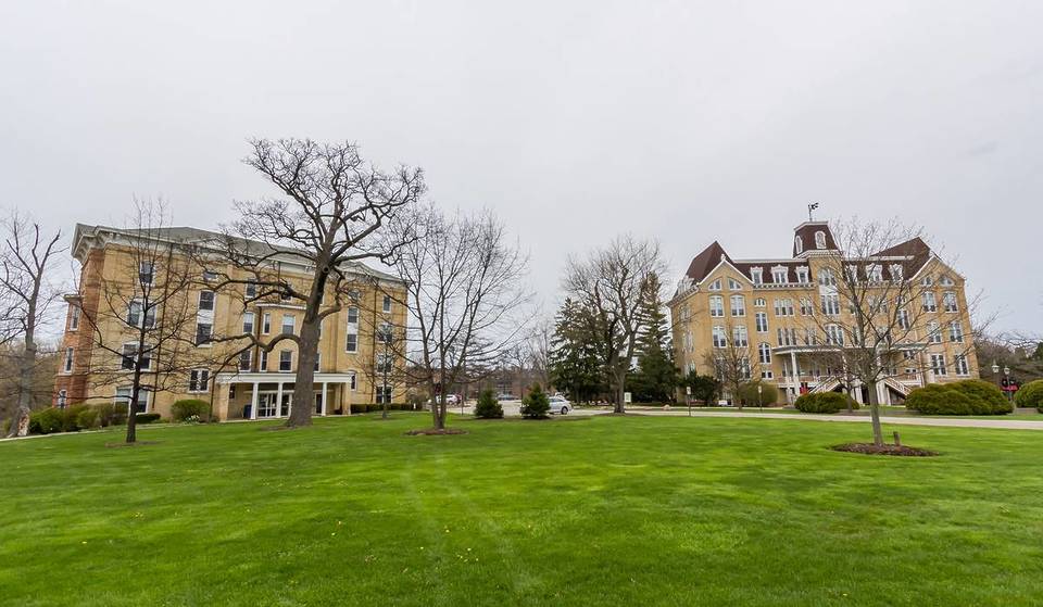 This Picturesque Town Near Chicago Inspired F. Scott Fitzgerald&#8217;s Best Stories—And You Can Visit His Favorite Places