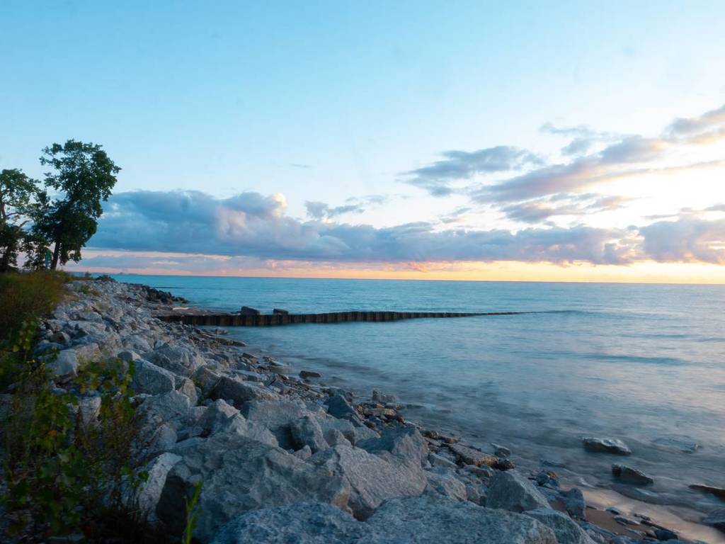 Sunrise at lake michigan shoreline in Illinois