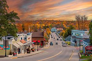 «El Cape Cod del Medio Oeste»: esta impresionante península del lago Michigan acoge festivales de otoño, visitas a faros históricos y vistas panorámicas desde la carretera