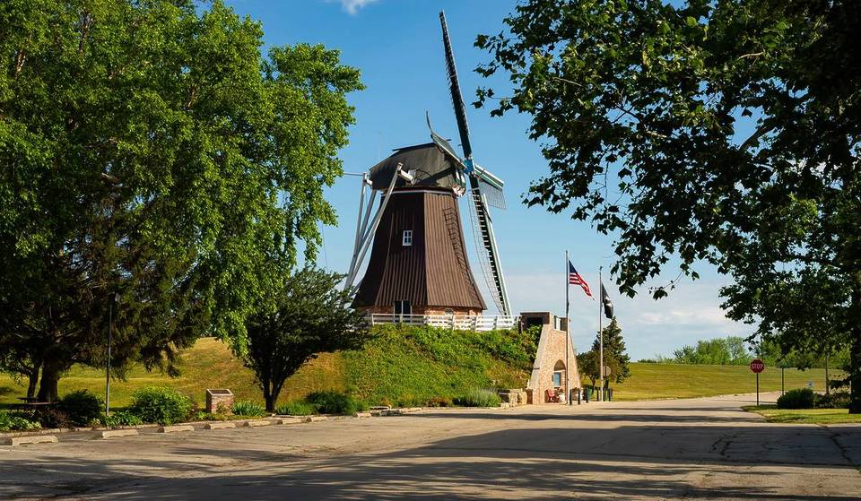 This Charming Storybook Town Is the Friendliest in Illinois — And It’s Less Than a 3 Hour Drive from Chicago