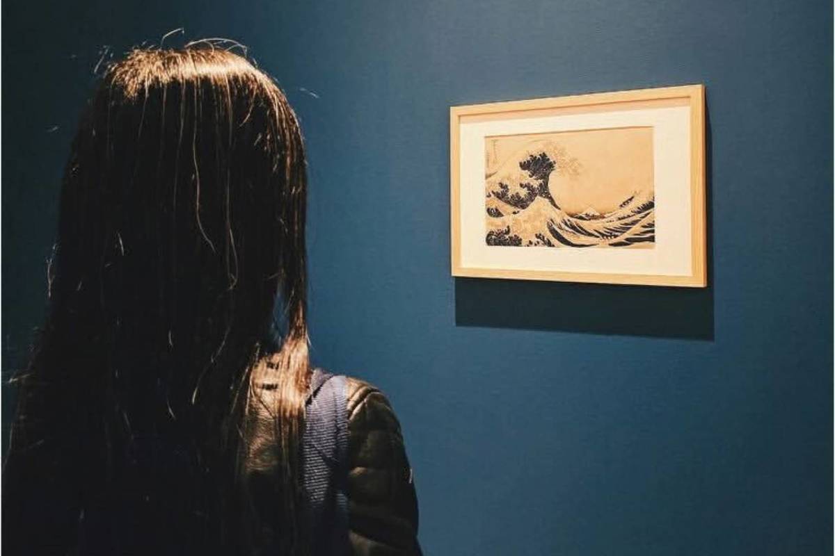 woman viewing The Great Wave