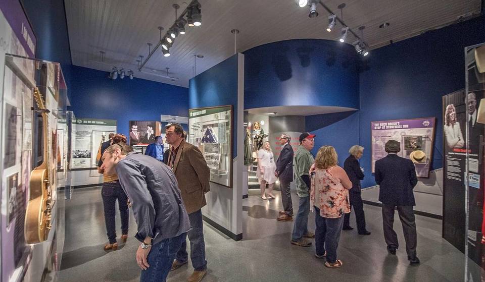 Explore la historia de la televisión nocturna en este museo pop-up de tiempo limitado este otoño