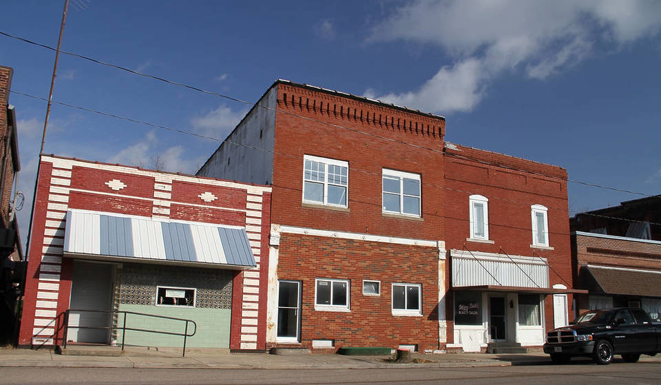 Illinois ‘Hardest Town To Pronounce’ Has Been Named—The Tiny Town Offers Fishing, Hiking and Old-School Cafés