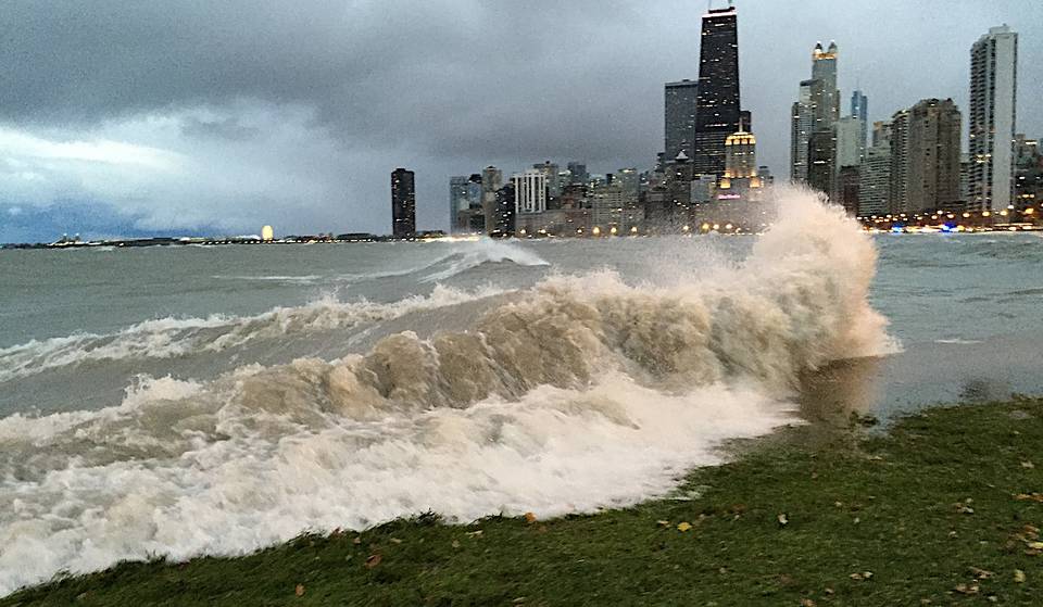 8ft Waves Possible at Chicago Area Beaches Ahead of Labor Day Weekend