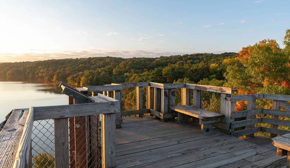 2 Hours From Chicago—One of the Most Visited State Parks in the U.S. Has Canyons, Bluffs, and Scenic Views Over the Illinois River