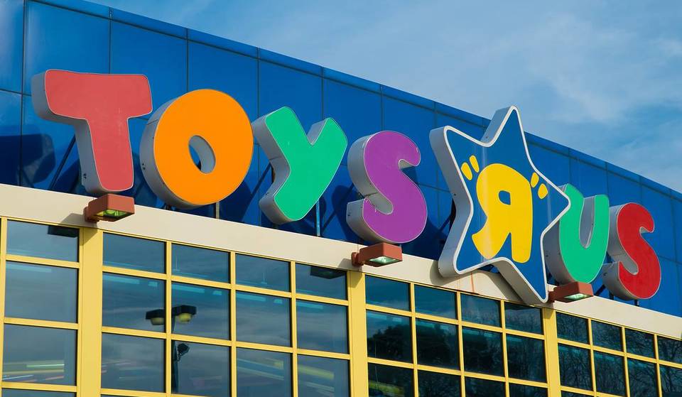 Toys «R «Us abre una nueva tienda en Chicago y regala juguetes