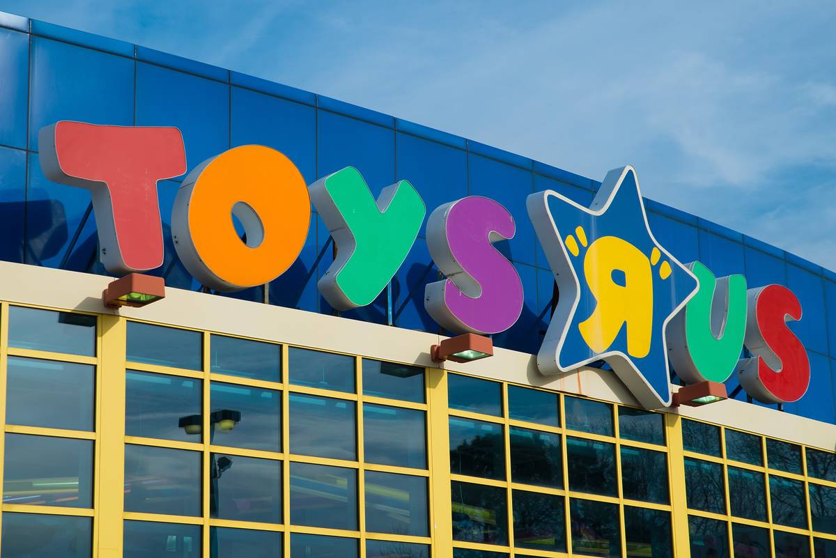 A new Toys “R” Us just opened near Chicago ahead of holiday shopping season—less than 1 hour from downtown
