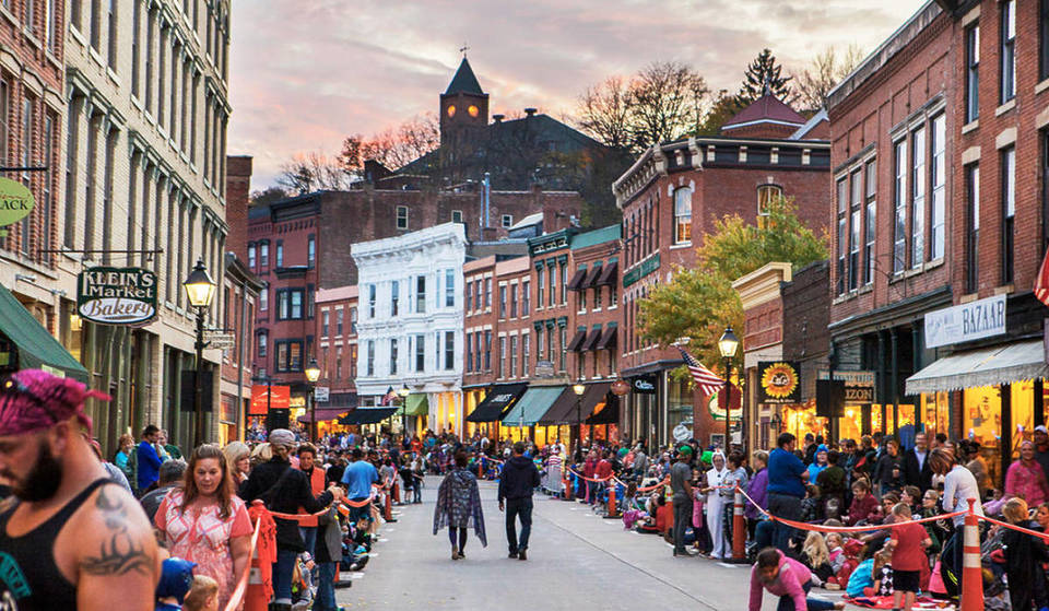 Don’t Miss One of the Longest and Spookiest Halloween Parades in Illinois This October