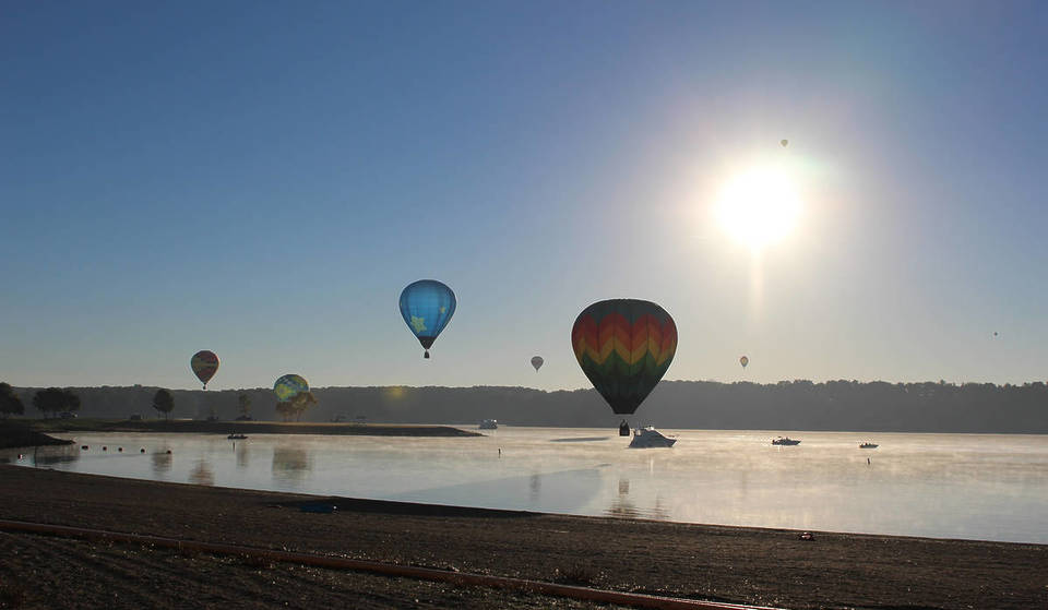 A Beloved Illinois Hot Air Balloonfest Filled With Sunrise Flights, Balloon Glow, and Food Trucks Will Take Place This Weekend