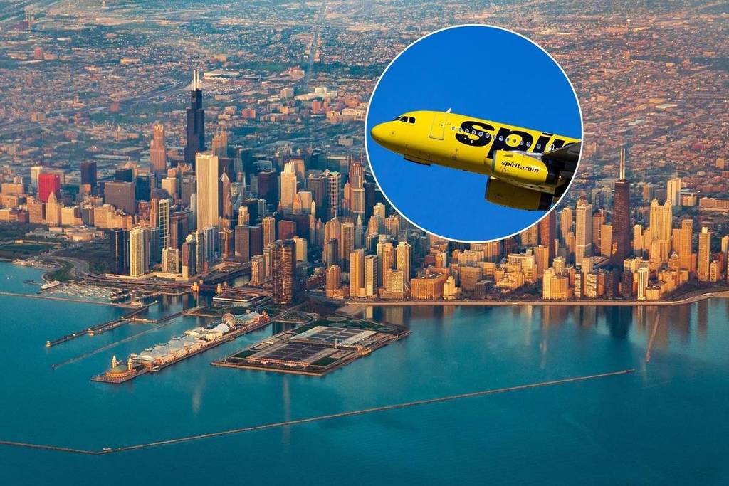 Vuelo de Spirit airlines superpuesto a una imagen de Chicago