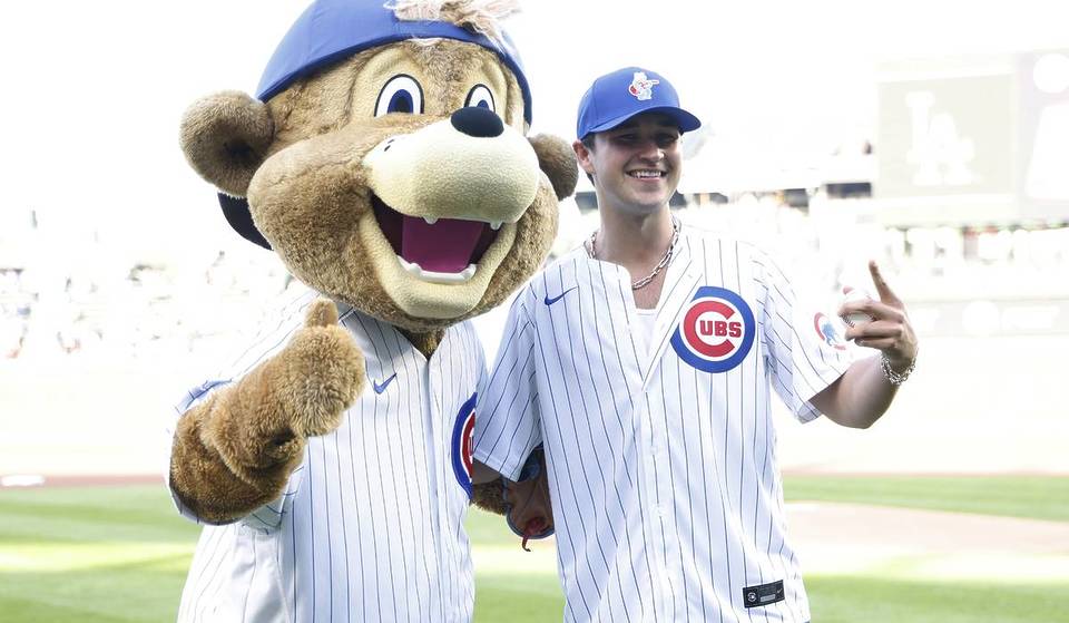 American Airlines organiza una exposición itinerante de John Summit en Chicago.