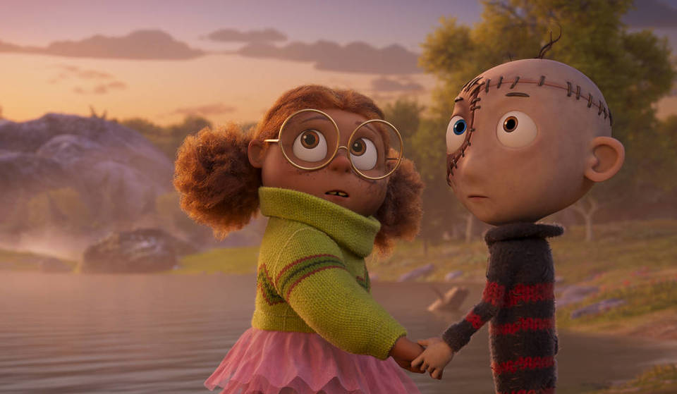 Decenas de miles de niños adoraban esta serie de libros, y ahora Asa Butterfield da vida a su pequeño Frankenstein en una nueva película de Halloween.