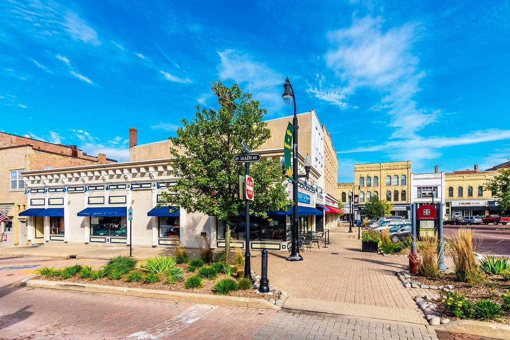 Street view in Woodstock Town of Illinois