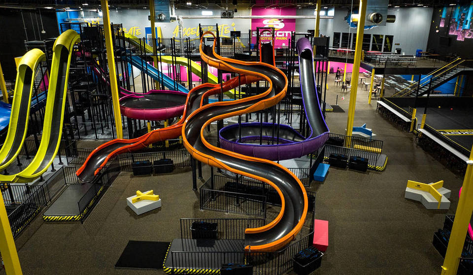 El «primer» parque de toboganes cubierto del mundo ya tiene una segunda ubicación en Chicago.