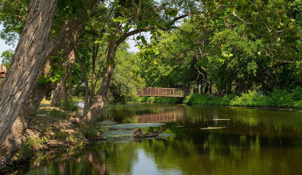 Just One Hour from Chicago: This State Park Has 3 Ponds, Scenic Trails, and a Rare 19th-Century Stone Aqueduct
