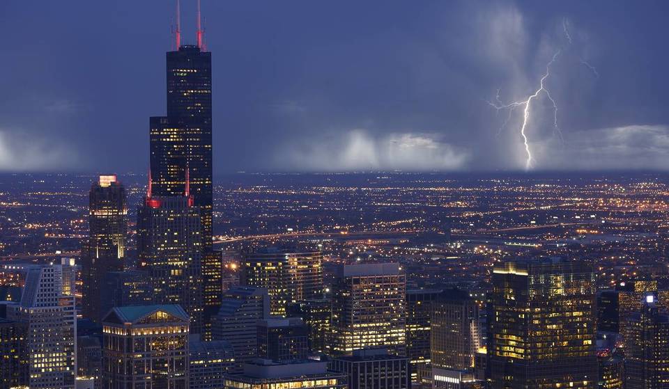 Alerta de mal tiempo en Chicago: el riesgo de tornados disminuye al rebajarse la amenaza de tormenta al nivel 2 para el lunes