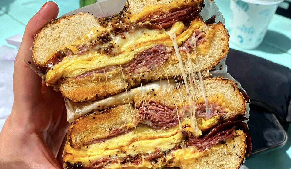 Esta tienda viral de bagels de la costa este abre su primer local en Chicago