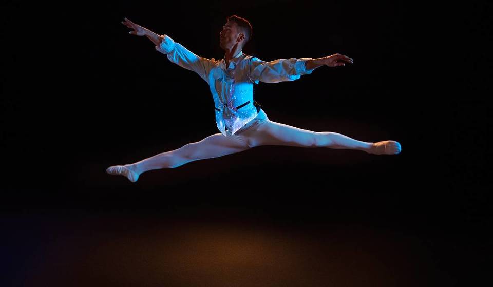 One Of The Most Dazzling Shows In Chicago Right Now Turns Iconic Fairy Tales Into A Fibre-Optic Masterpiece