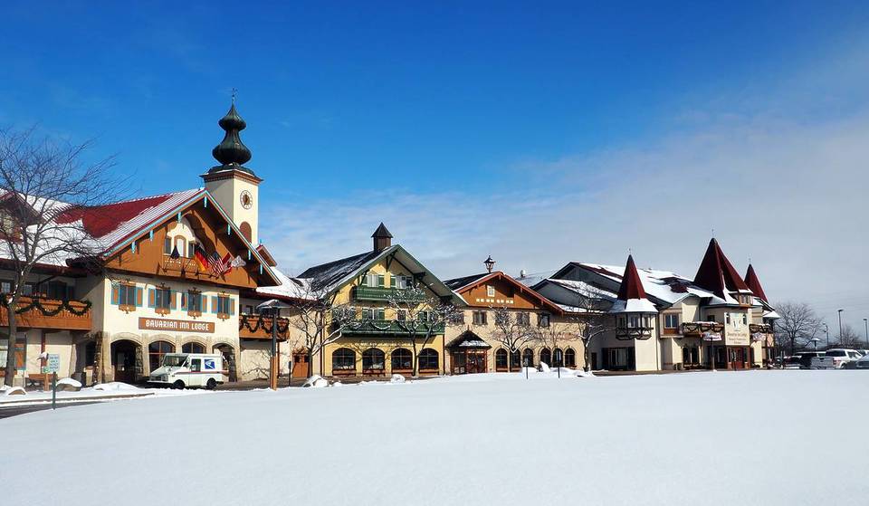 America&#8217;s &#8220;Little Bavaria&#8221; Is The Perfect Weekend Escape From Chicago—And It&#8217;s Home To The World&#8217;s Largest Christmas Store