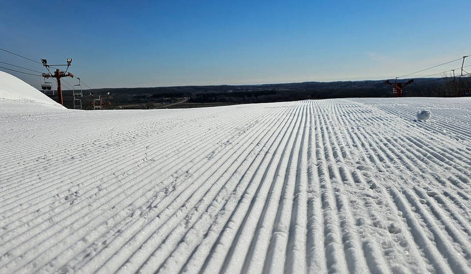 A 2 horas de Chicago se encuentra la colina de tubing más grande del mundo. Deslízate por 45 toboganes y una caída de 90 pies.