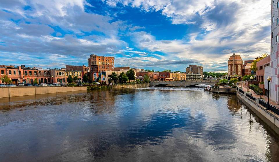 Forget Downtown Chicago: This Suburban Gem Was Voted Happiest City to Live in America and Has Riverfront Views And Local Shops