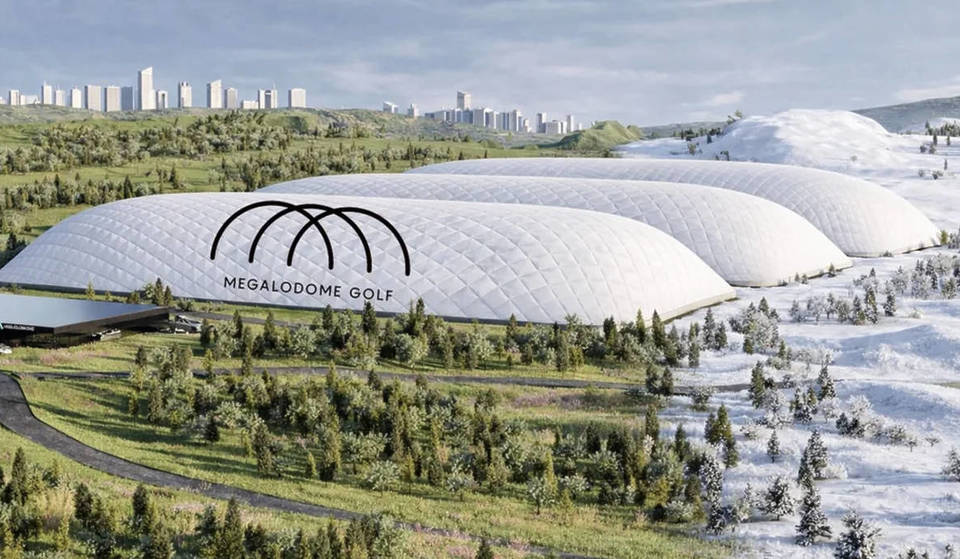 El primer campo de golf cubierto a gran escala del mundo llega a este suburbio de Chicago, con ambiente desértico y rondas de 90 minutos.