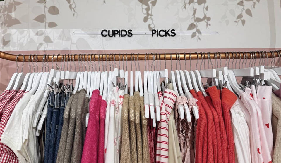 Se han nombrado las tres tiendas de ropa asequible para el invierno más queridas de Illinois, y una de ellas dona el 100 % de sus beneficios.