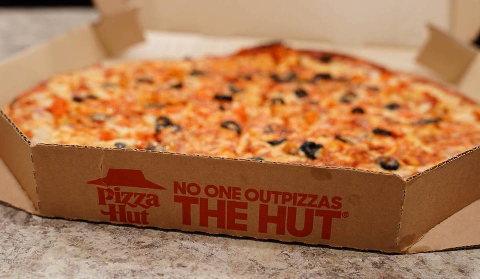 Una popular cadena de pizzerías se ve obligada a cerrar cientos de locales de forma inmediata: esto es lo que sabemos.