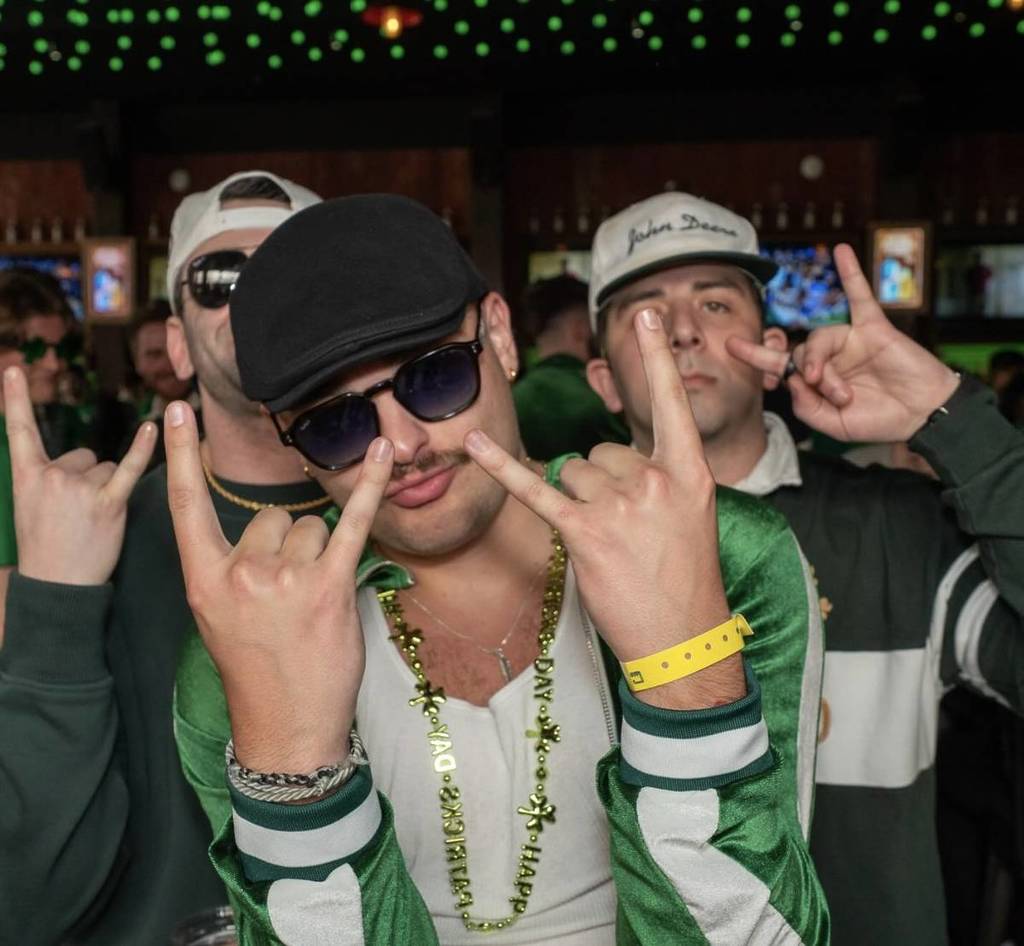 Ruta Shamrock Crawl Wrigleyville en Old Crow Smokehouse