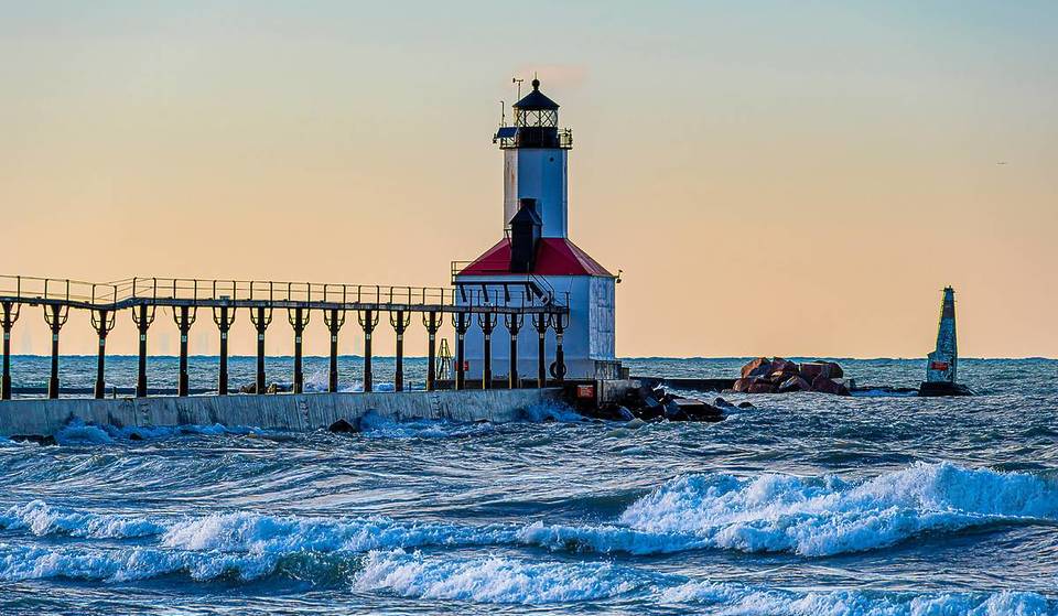Esta encantadora ciudad a orillas del lago cerca de Chicago está a solo 12 dólares en tren, y pocos saben que alberga uno de los zoológicos más singulares de la región