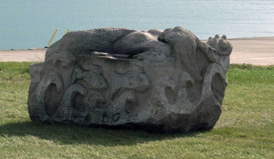 Esta sirena oculta de 38 años tallada en las rocas de Chicago ha sido una de las piezas más fascinantes del arte guerrillero