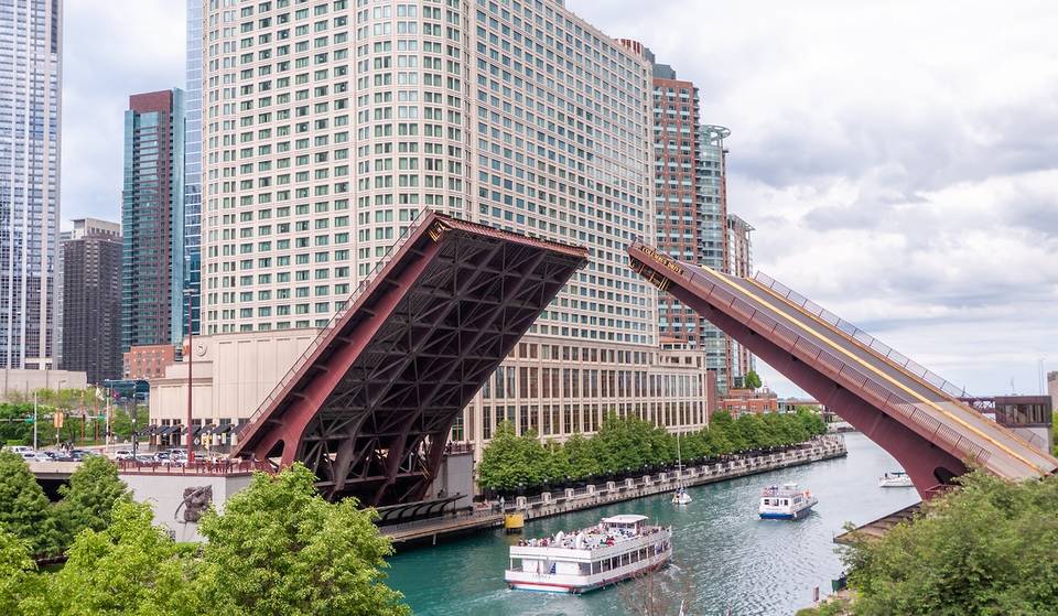 Esta semana comienzan las elevaciones de los puentes del río Chicago: esto es lo que debes saber